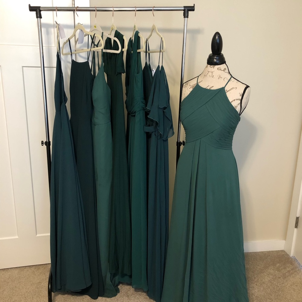 Green bridesmaid dresses!💚